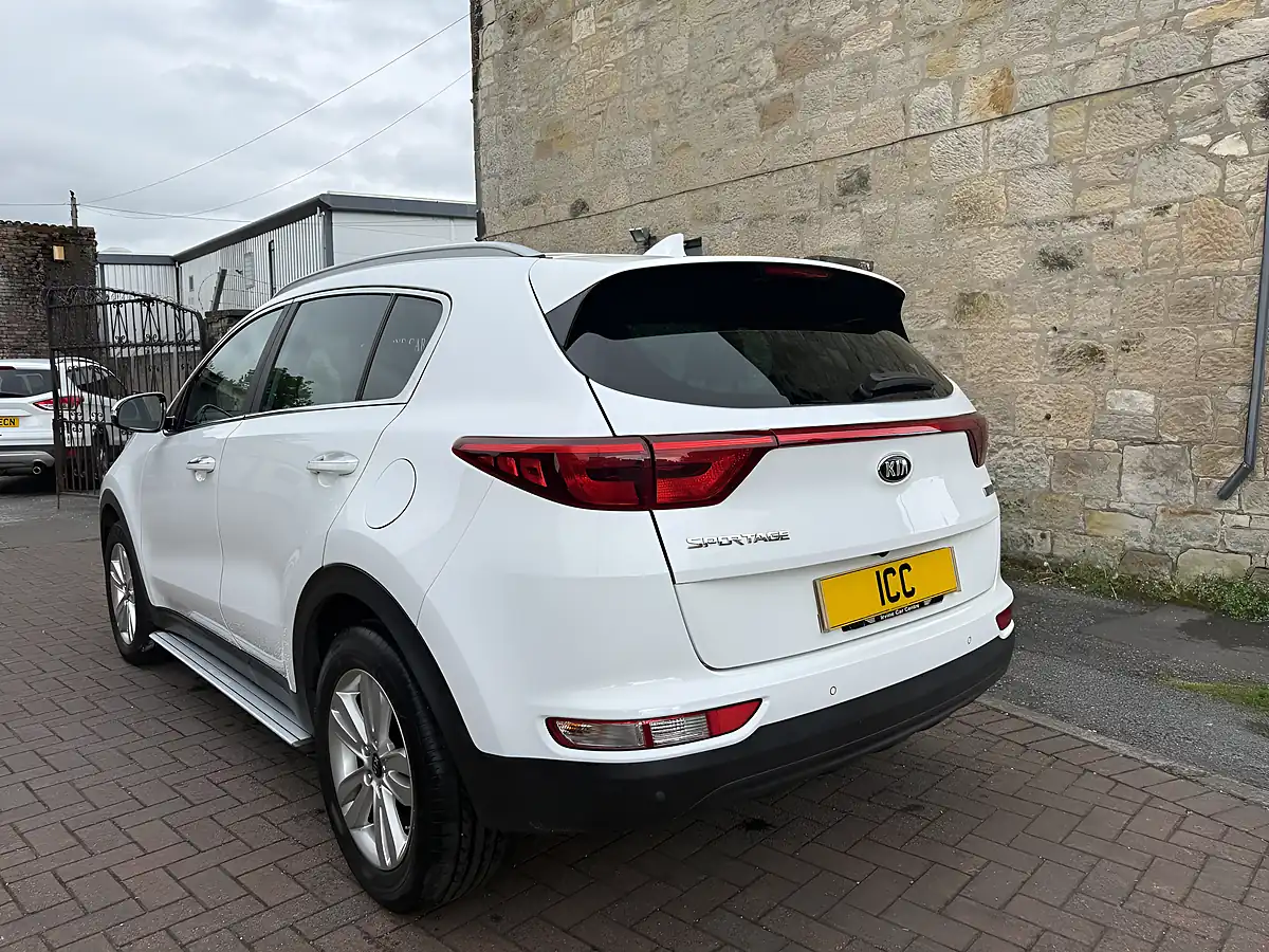 Used 2017 Kia Sportage 2 White - Interior and Exterior details 13