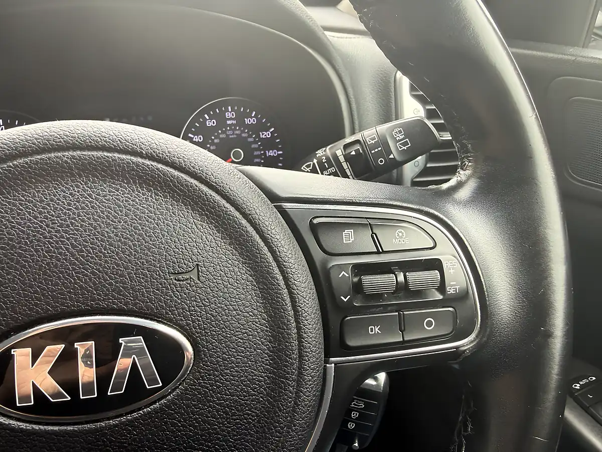 Used 2017 Kia Sportage 2 White - Interior and Exterior details 15
