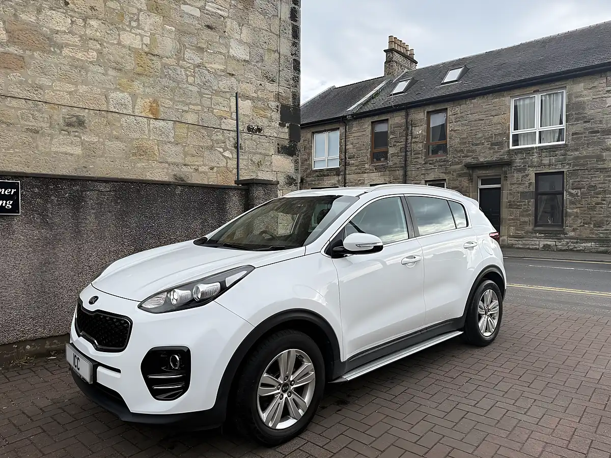 Used 2017 Kia Sportage 2 White - Interior and Exterior details 16