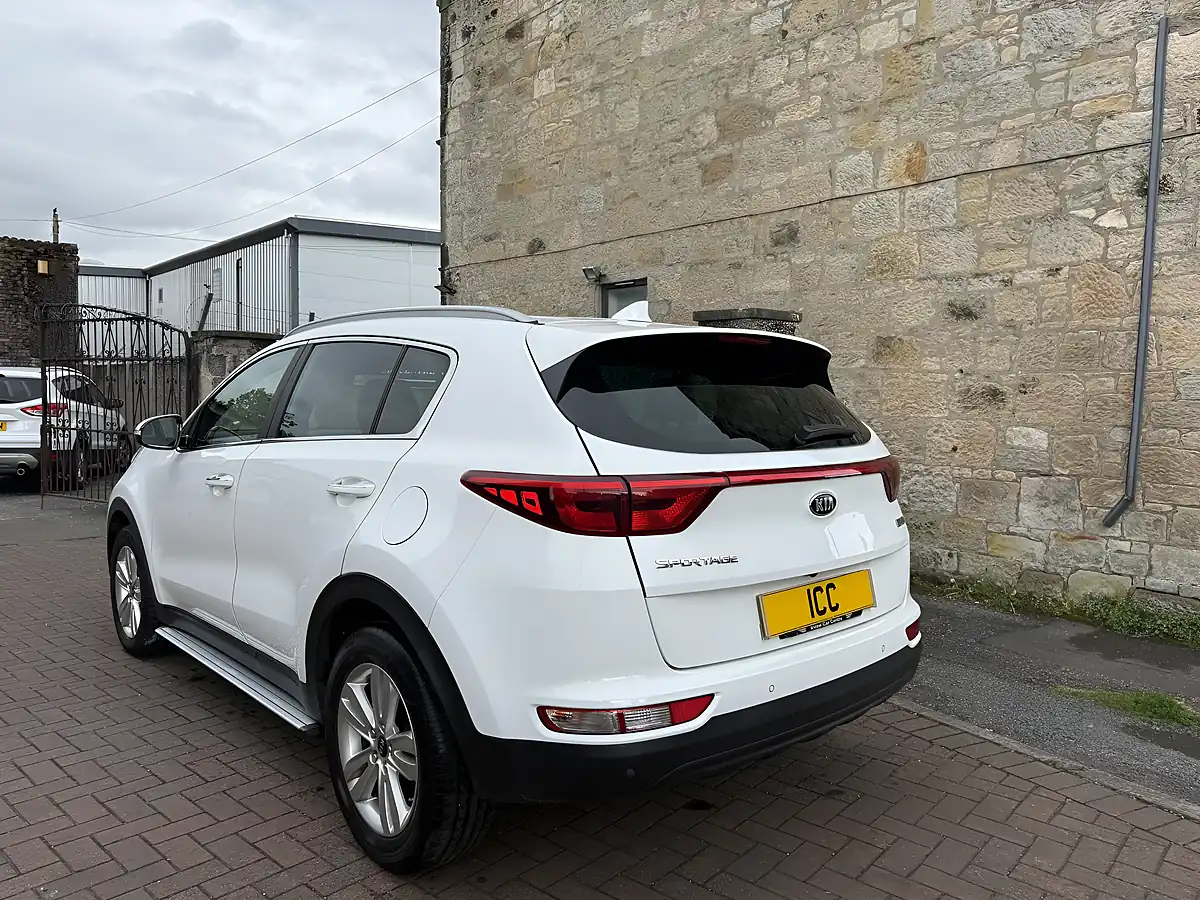 Used 2017 Kia Sportage 2 White - Interior and Exterior details 2