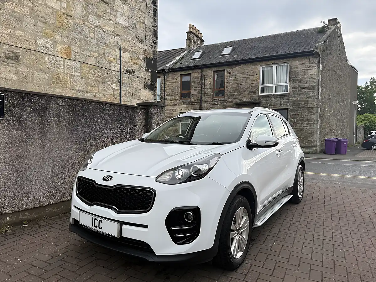 Used 2017 Kia Sportage 2 White - Interior and Exterior details 3