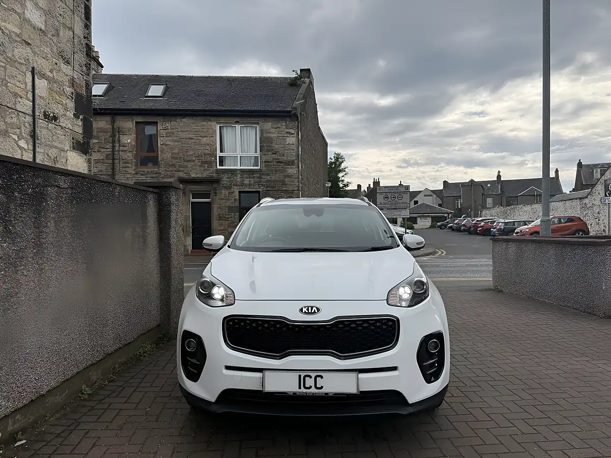 Used 2017 Kia Sportage 2 White - Interior and Exterior details 5