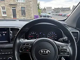 Used 2017 Kia Sportage 2 White - Interior and Exterior details 7
