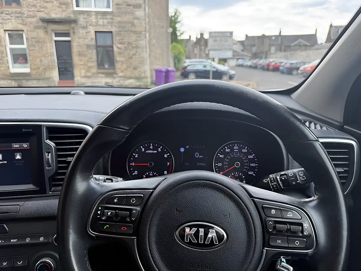 Used 2017 Kia Sportage 2 White - Interior and Exterior details 7