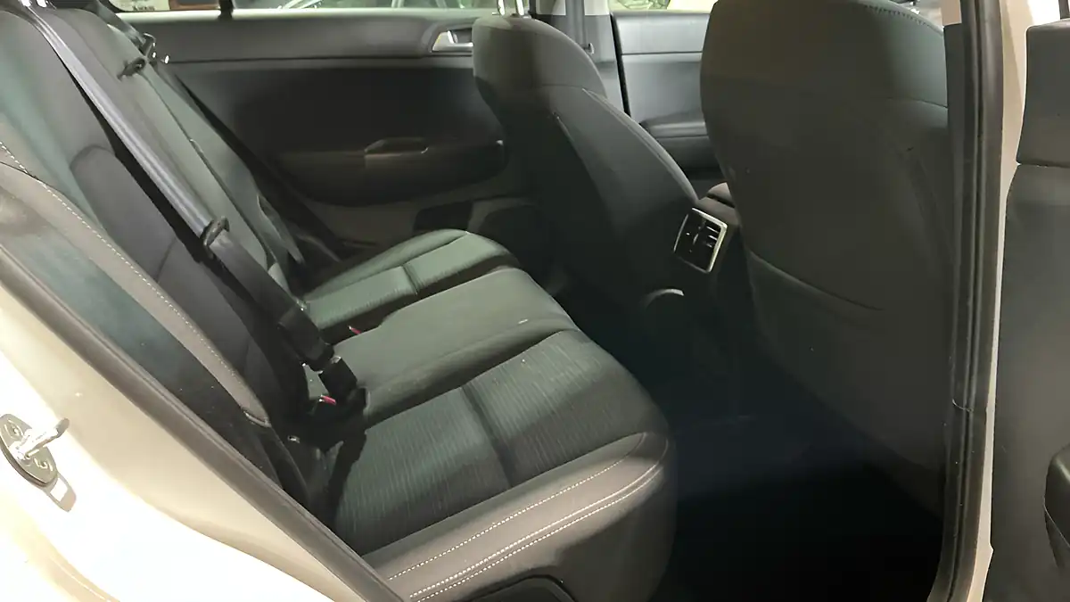 Used 2017 Kia Sportage 2 White - Interior and Exterior details 10