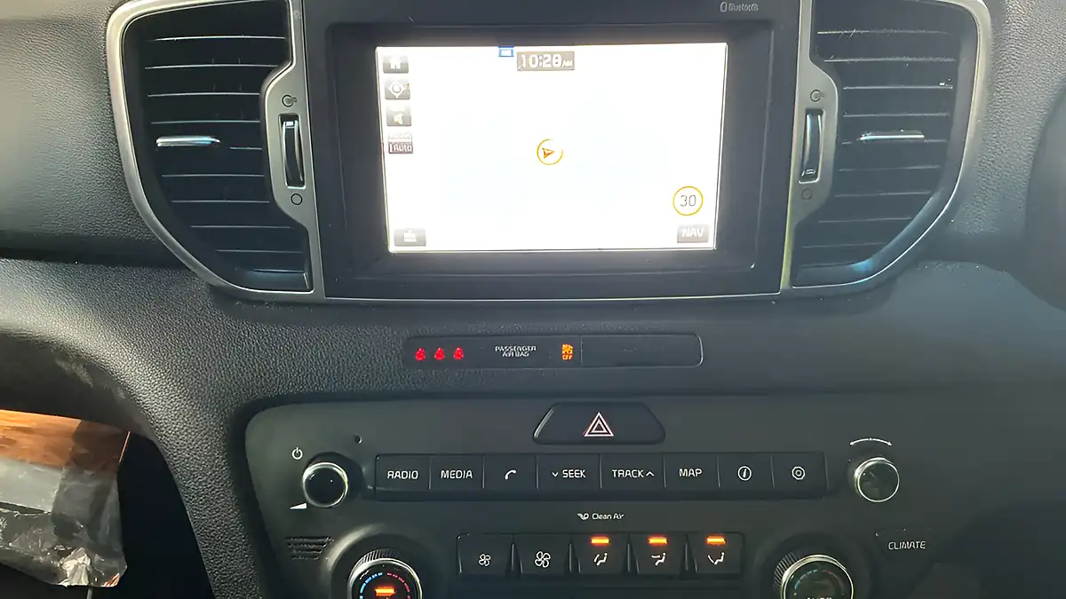 Used 2017 Kia Sportage 2 White - Interior and Exterior details 12