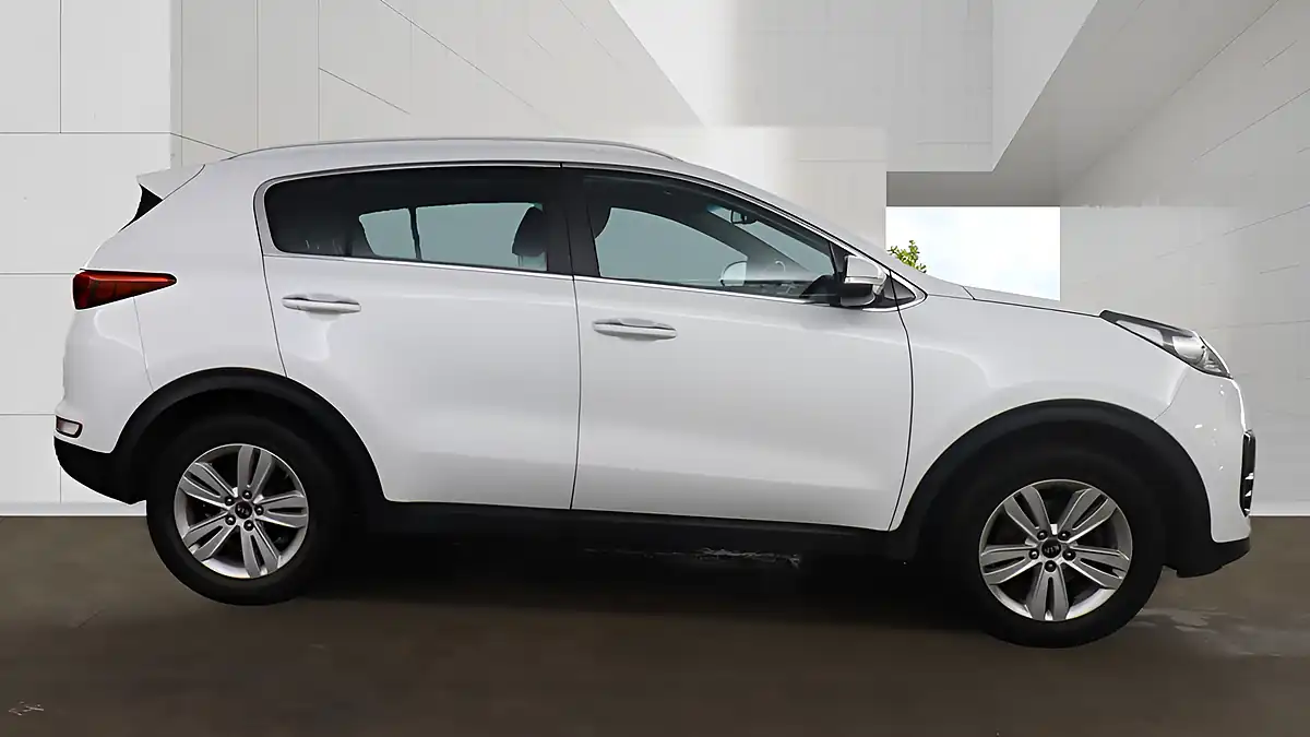 Used 2017 Kia Sportage 2 White - Interior and Exterior details 5