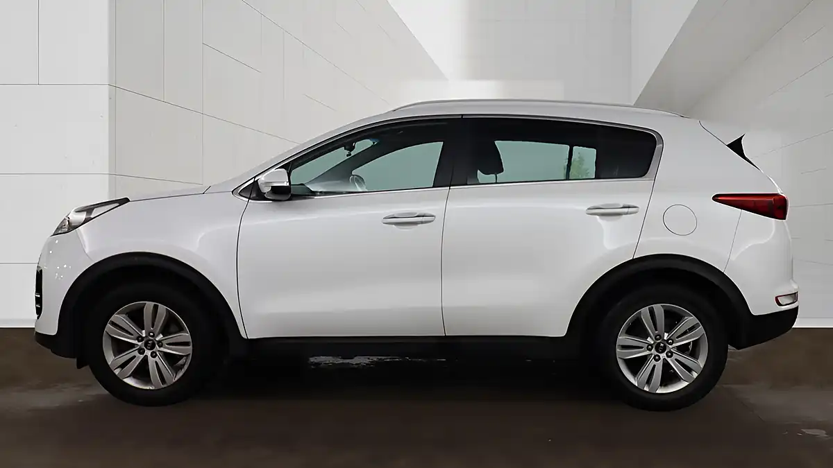 Used 2017 Kia Sportage 2 White - Interior and Exterior details 6