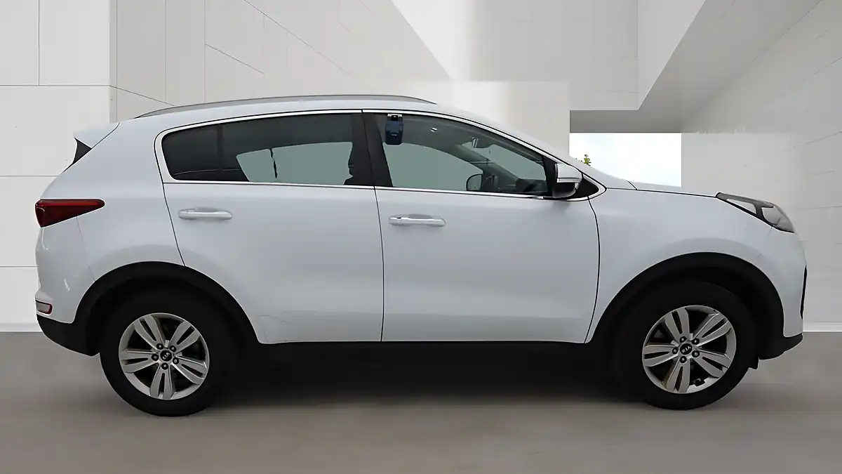 Used 2017 Kia Sportage 2 White - Interior and Exterior details 11