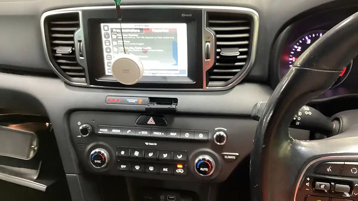 Used 2017 Kia Sportage 2 White - Interior and Exterior details 19