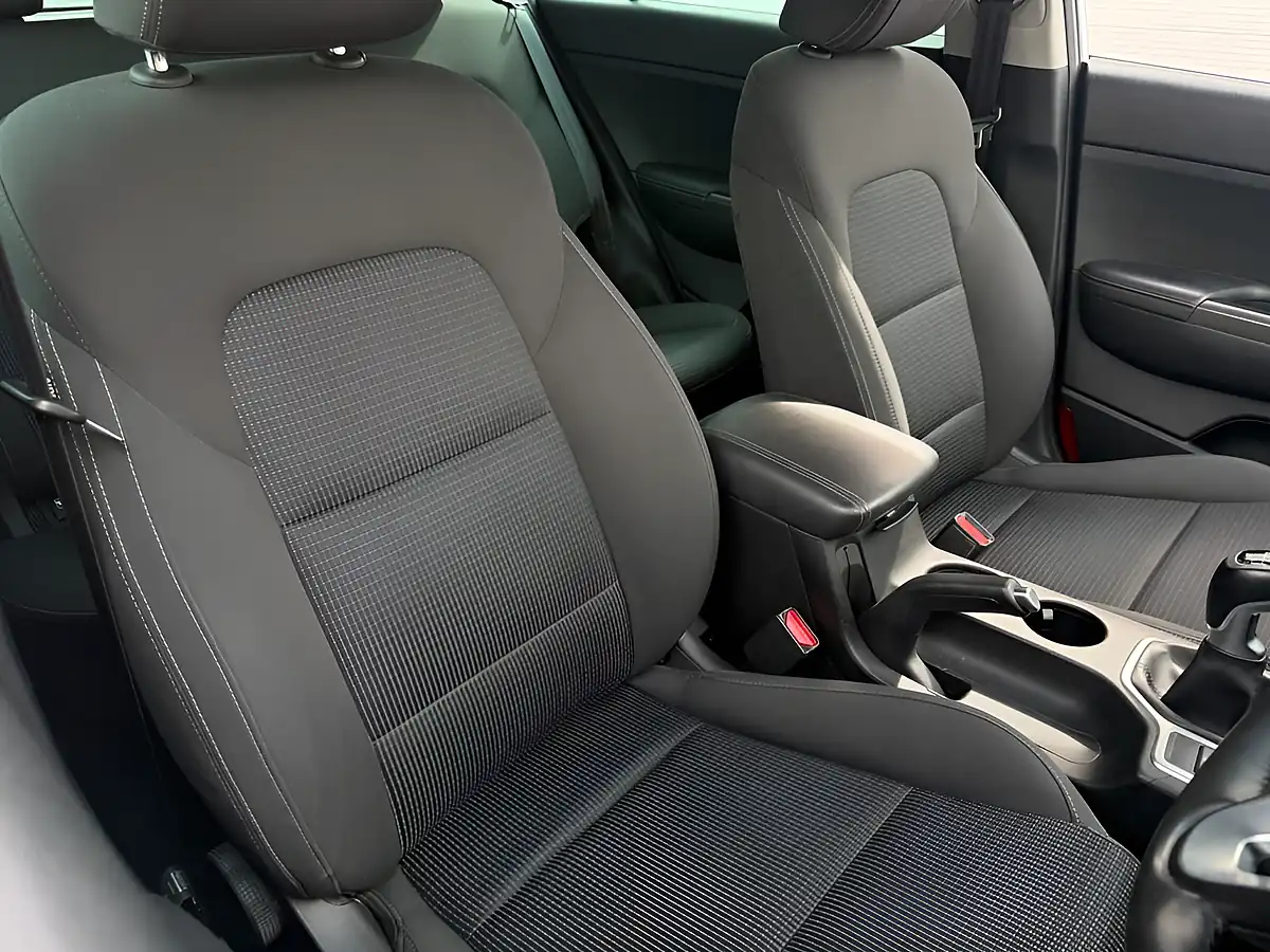 Used 2017 Kia Sportage 2 White - Interior and Exterior details 12