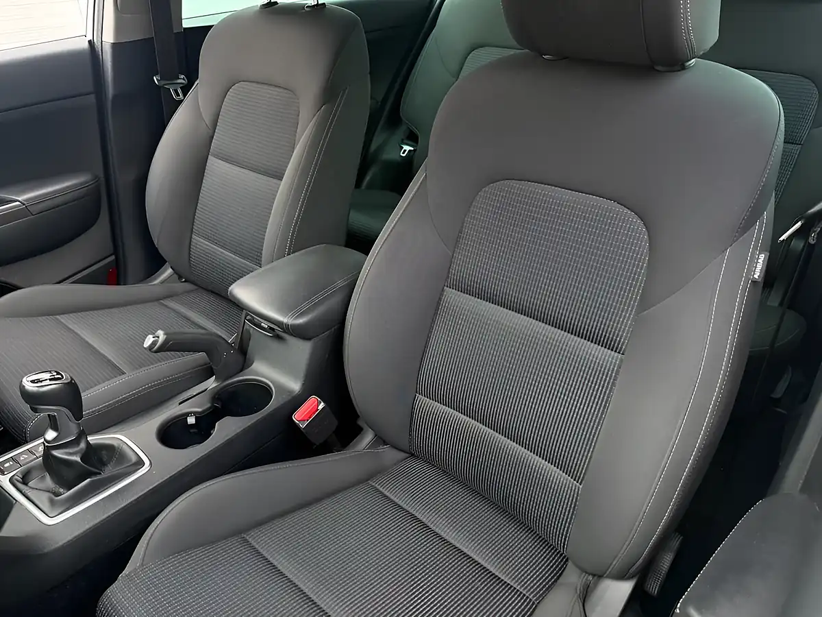 Used 2017 Kia Sportage 2 White - Interior and Exterior details 13
