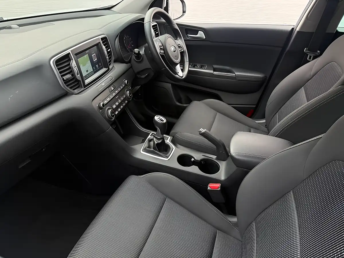 Used 2017 Kia Sportage 2 White - Interior and Exterior details 14