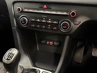 Used 2017 Kia Sportage 2 White - Interior and Exterior details 18