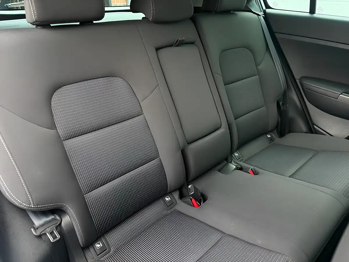 Used 2017 Kia Sportage 2 White - Interior and Exterior details 19