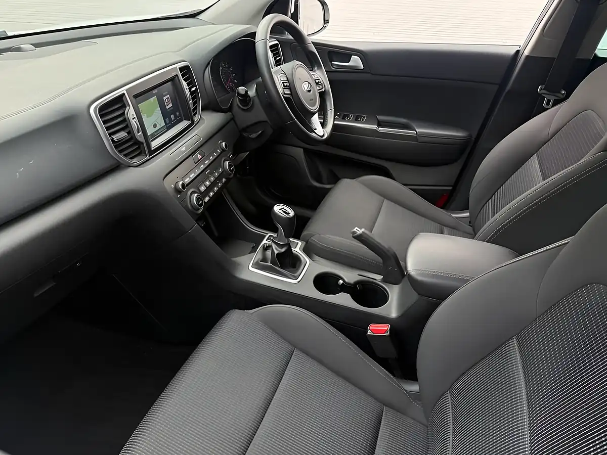Used 2017 Kia Sportage 2 White - Interior and Exterior details 2