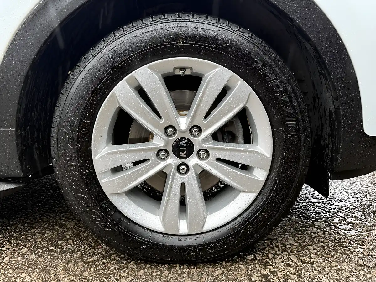 Used 2017 Kia Sportage 2 White - Interior and Exterior details 10