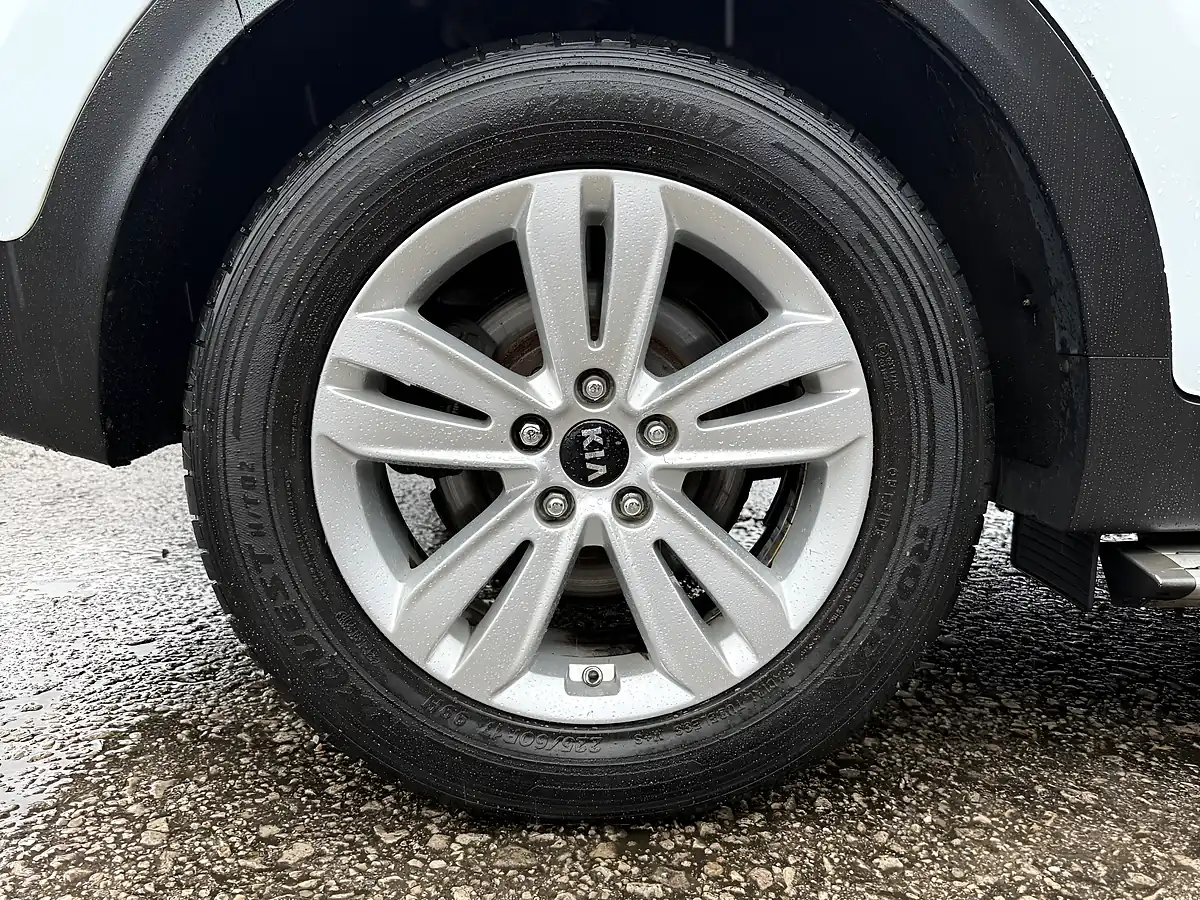 Used 2017 Kia Sportage 2 White - Interior and Exterior details 11