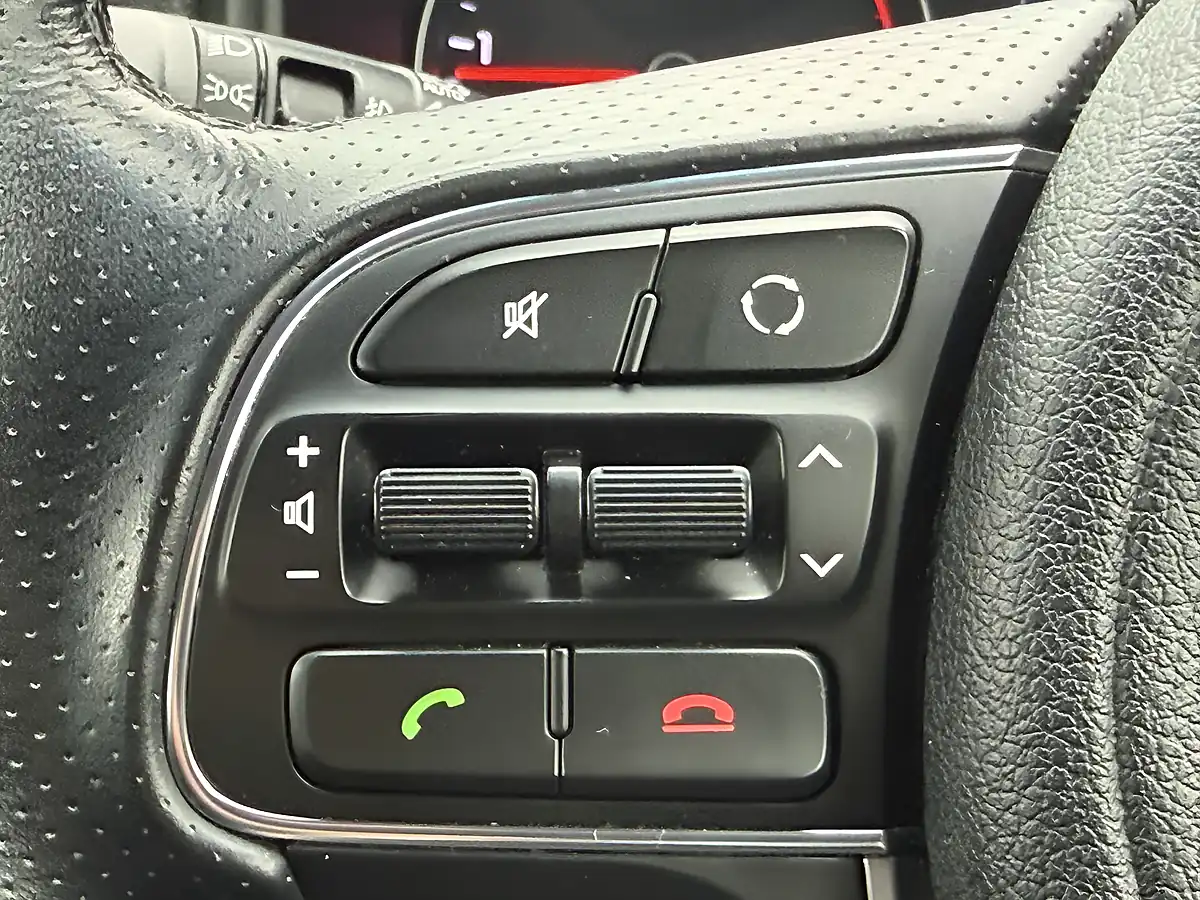 Used 2017 Kia Sportage 2 White - Interior and Exterior details 17