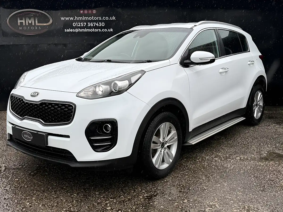 Used 2017 Kia Sportage 2 White - Interior and Exterior details 2