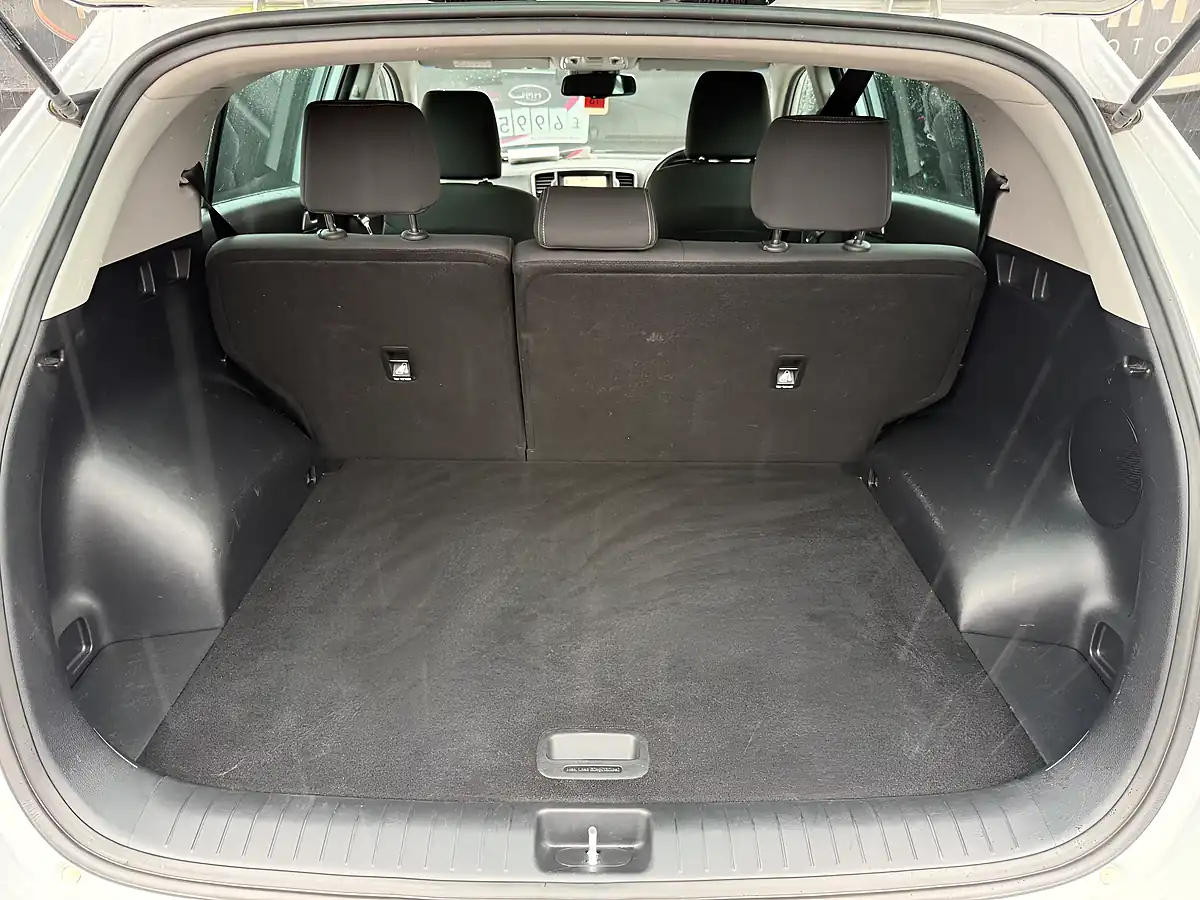 Used 2017 Kia Sportage 2 White - Interior and Exterior details 20