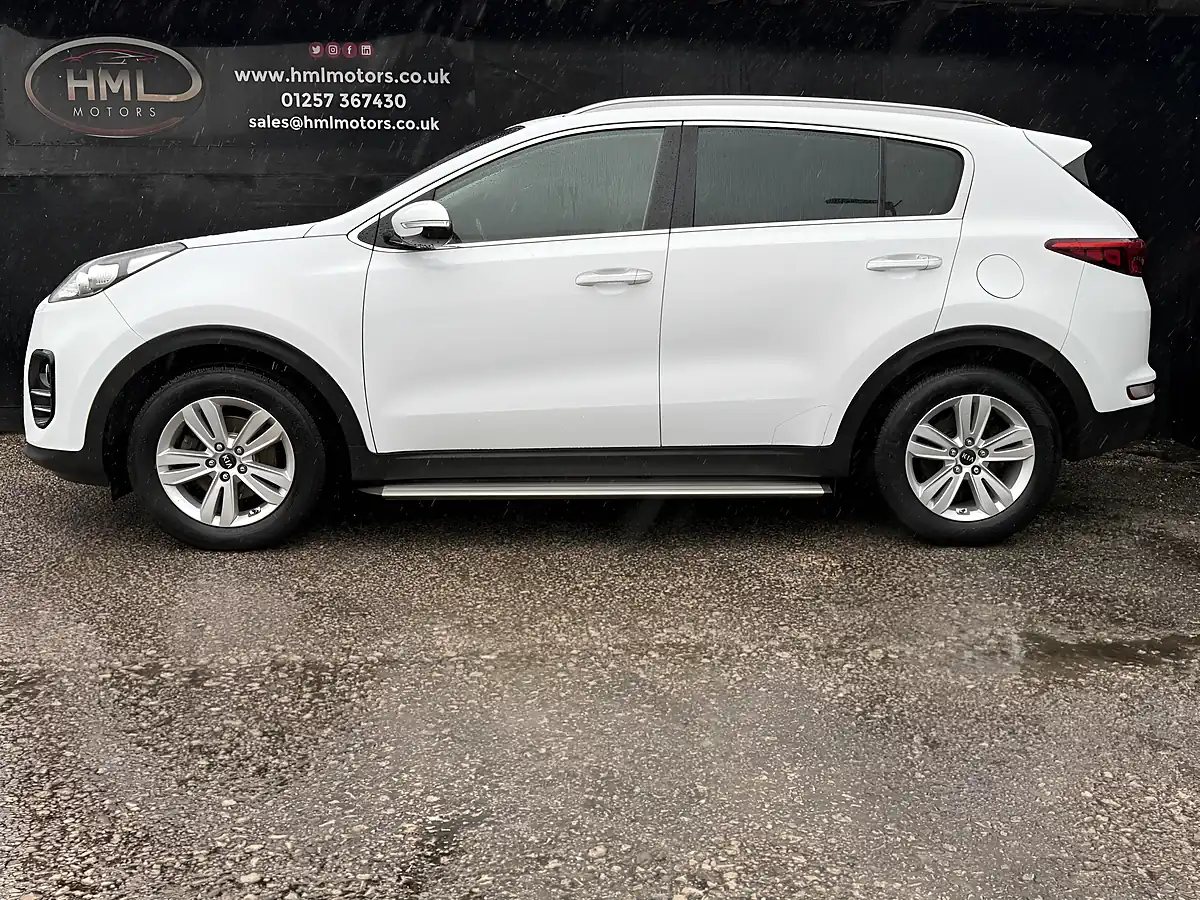 Used 2017 Kia Sportage 2 White - Interior and Exterior details 3