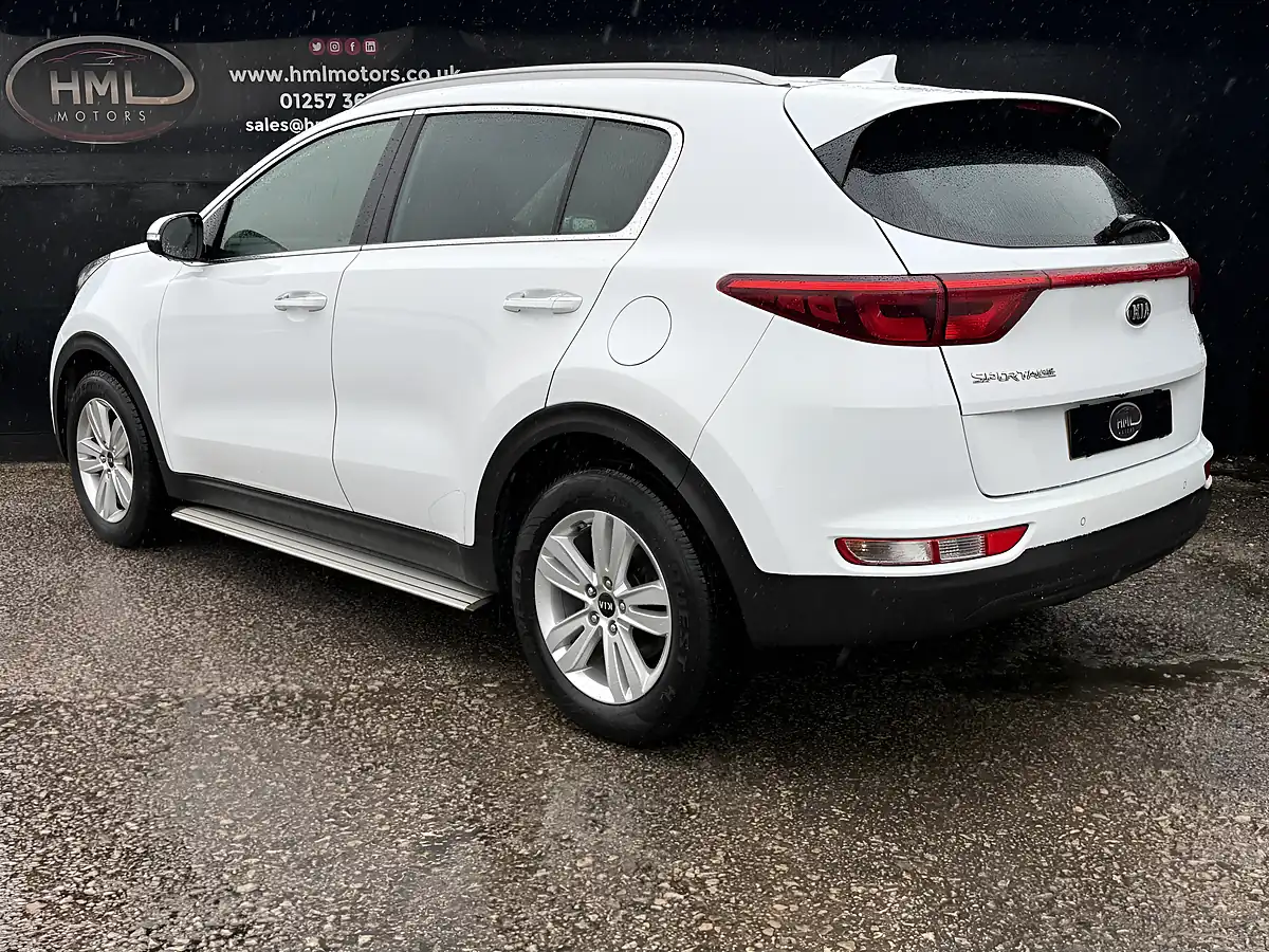 Used 2017 Kia Sportage 2 White - Interior and Exterior details 4