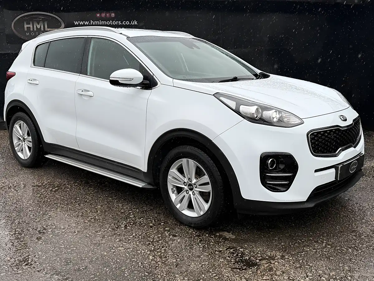 Used 2017 Kia Sportage 2 White - Interior and Exterior details 6