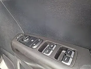 Used 2017 Kia Sportage 2 White - Interior and Exterior details 11