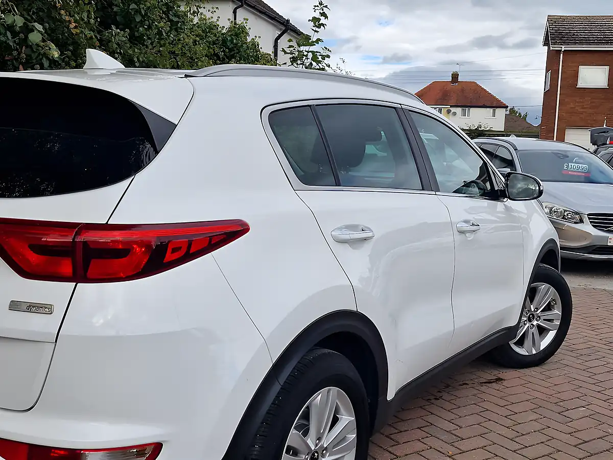 Used 2017 Kia Sportage 2 White - Interior and Exterior details 19