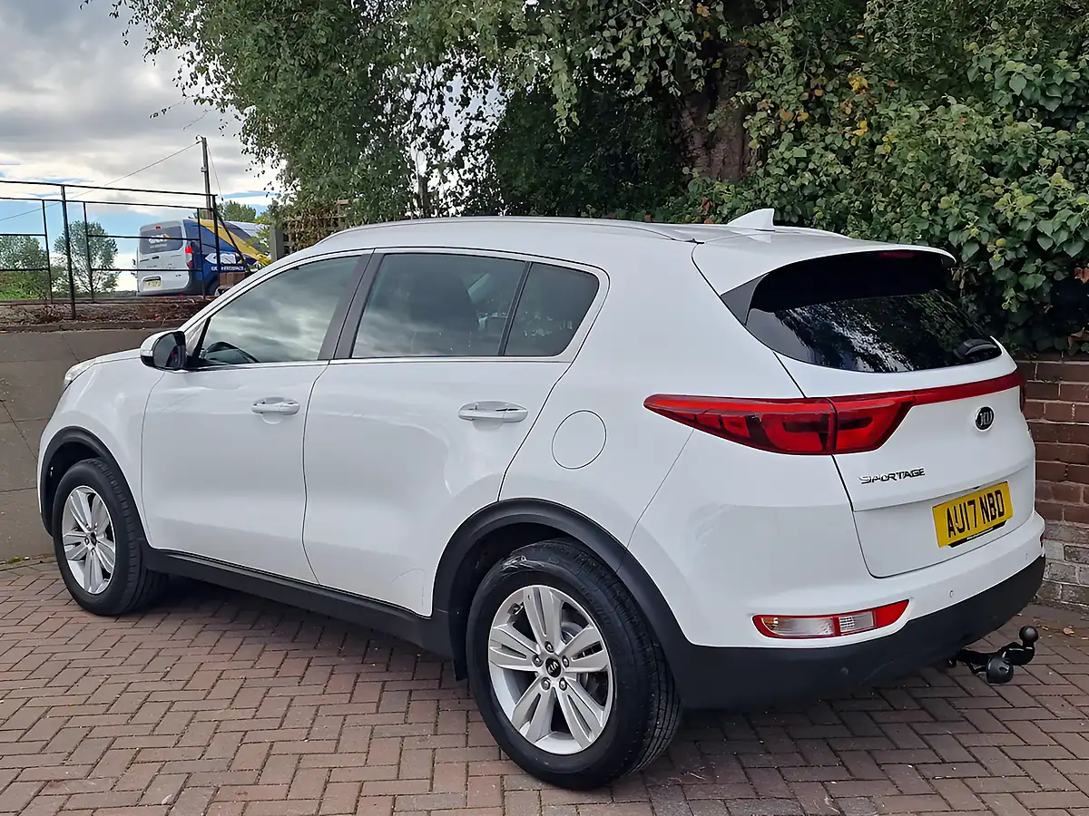 Used 2017 Kia Sportage 2 White - Interior and Exterior details 3