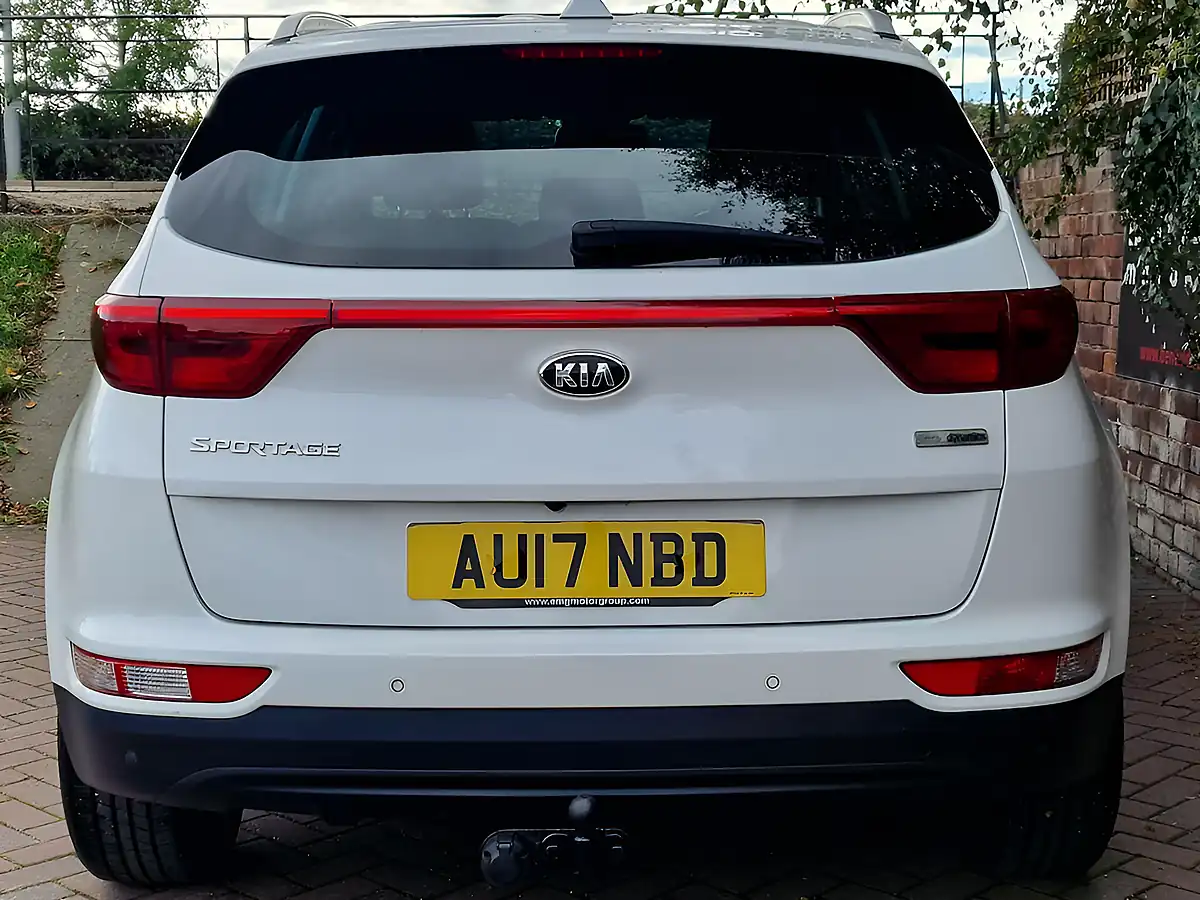 Used 2017 Kia Sportage 2 White - Interior and Exterior details 4