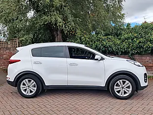 Used 2017 Kia Sportage 2 White - Interior and Exterior details 8
