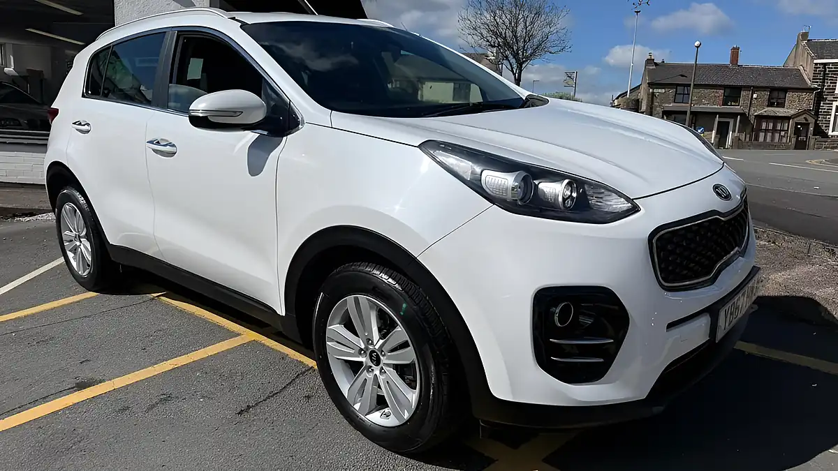 Used 2017 Kia Sportage 2 White - Front View
