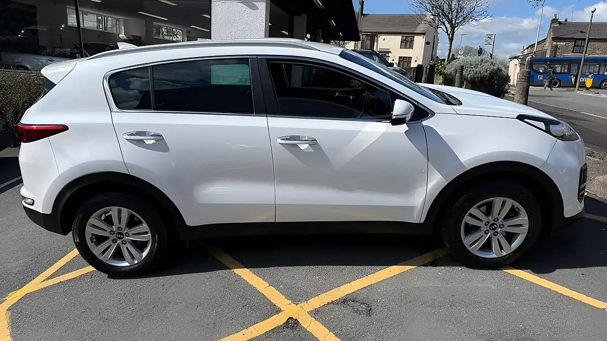 Used 2017 Kia Sportage 2 White - Interior and Exterior details 14