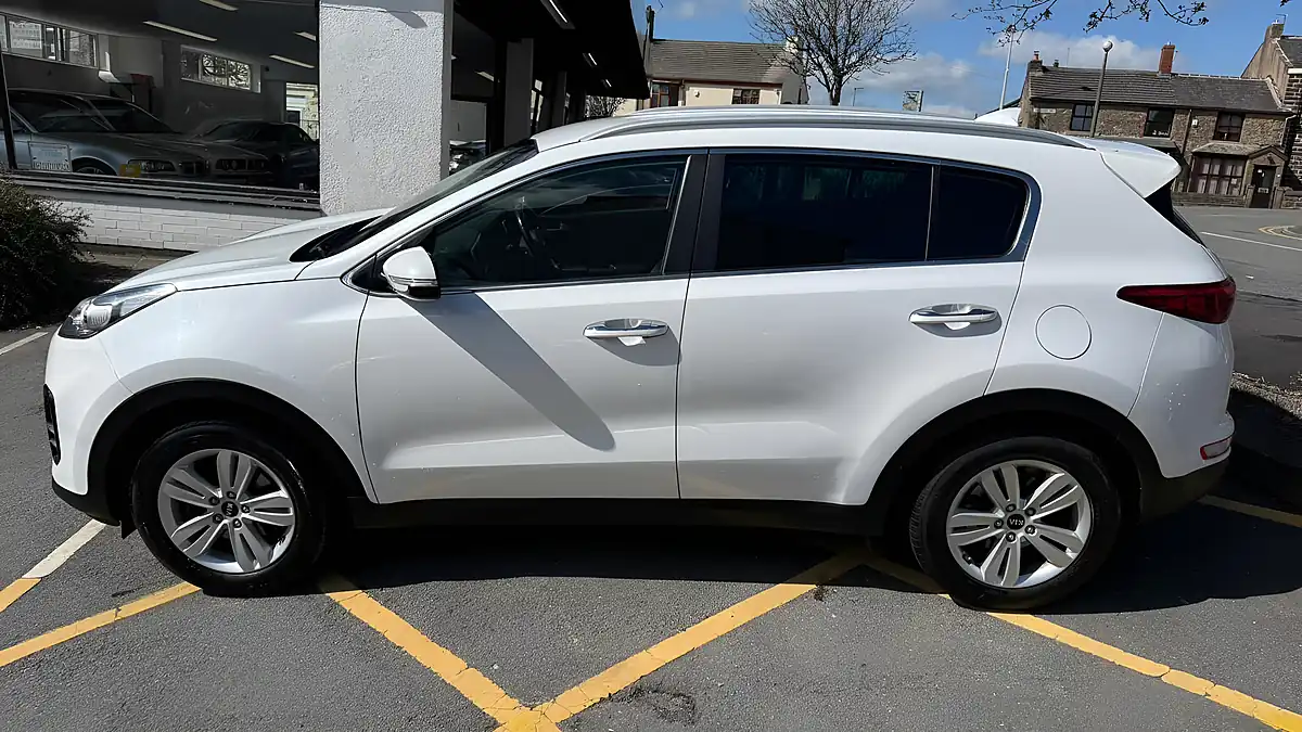 Used 2017 Kia Sportage 2 White - Interior and Exterior details 15