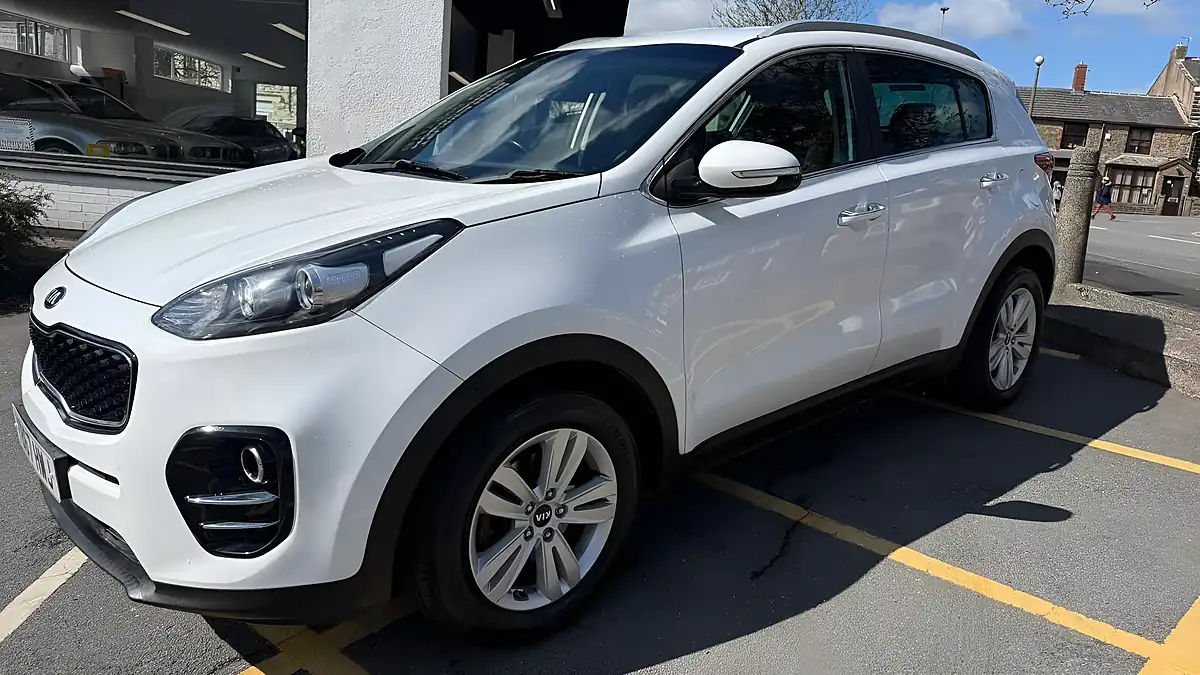 Used 2017 Kia Sportage 2 White - Interior and Exterior details 3