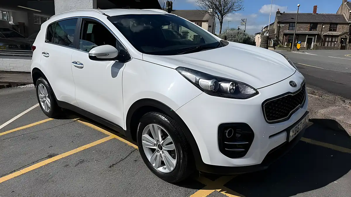 Used 2017 Kia Sportage 2 White - Interior and Exterior details 5