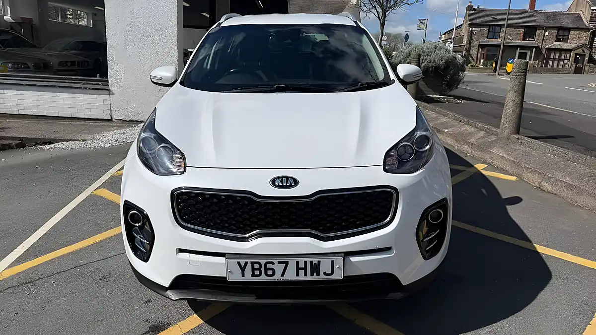 Used 2017 Kia Sportage 2 White - Interior and Exterior details 6