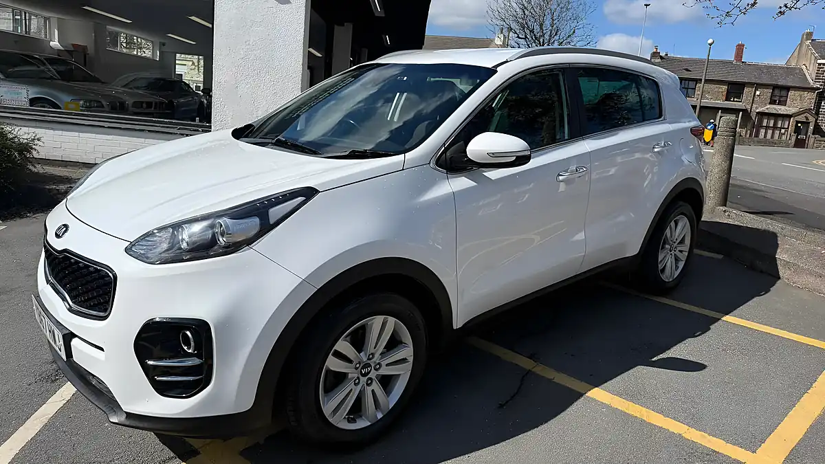 Used 2017 Kia Sportage 2 White - Interior and Exterior details 7