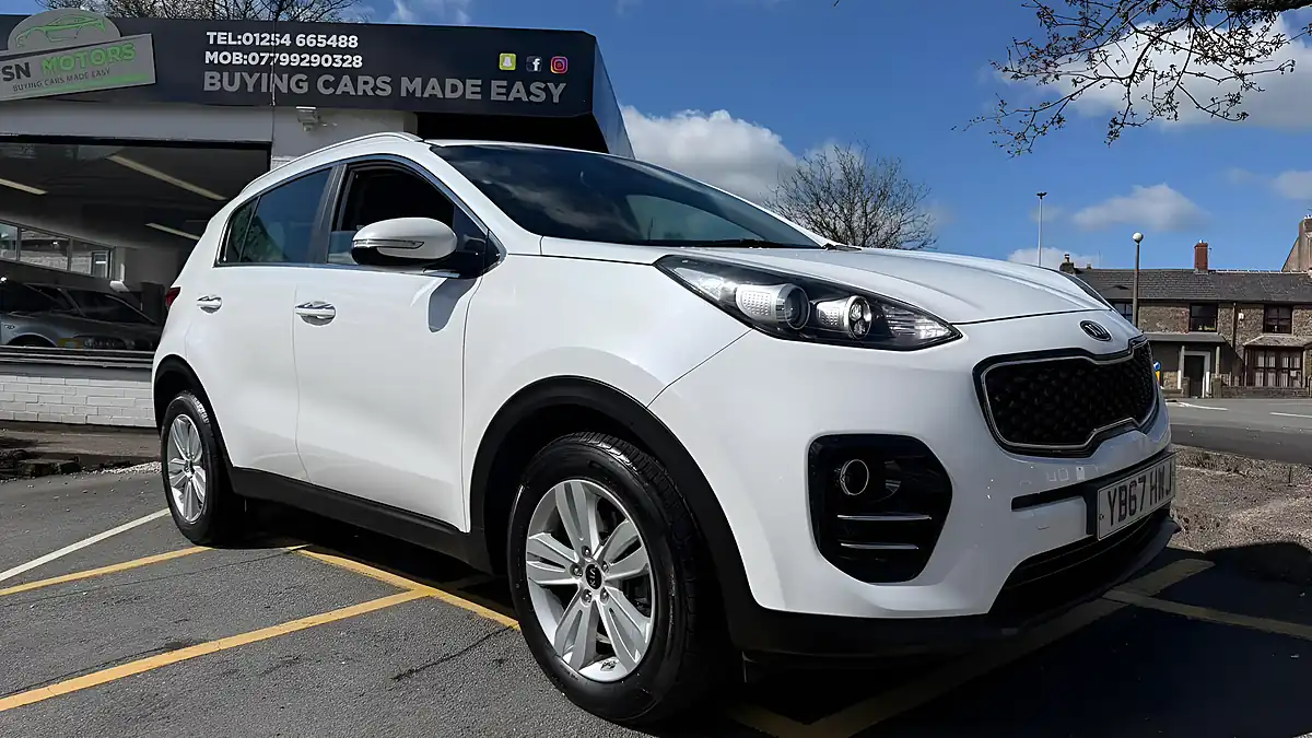 Used 2017 Kia Sportage 2 White - Interior and Exterior details 8