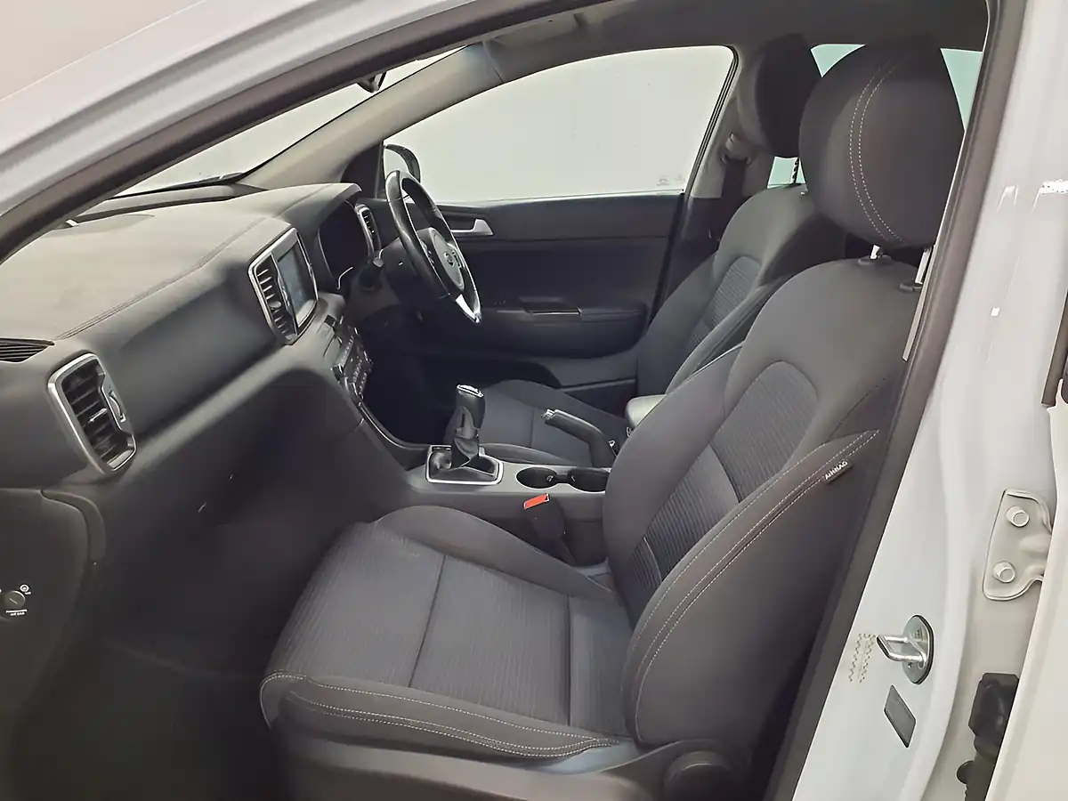 Used 2017 Kia Sportage 2 White - Interior and Exterior details 19