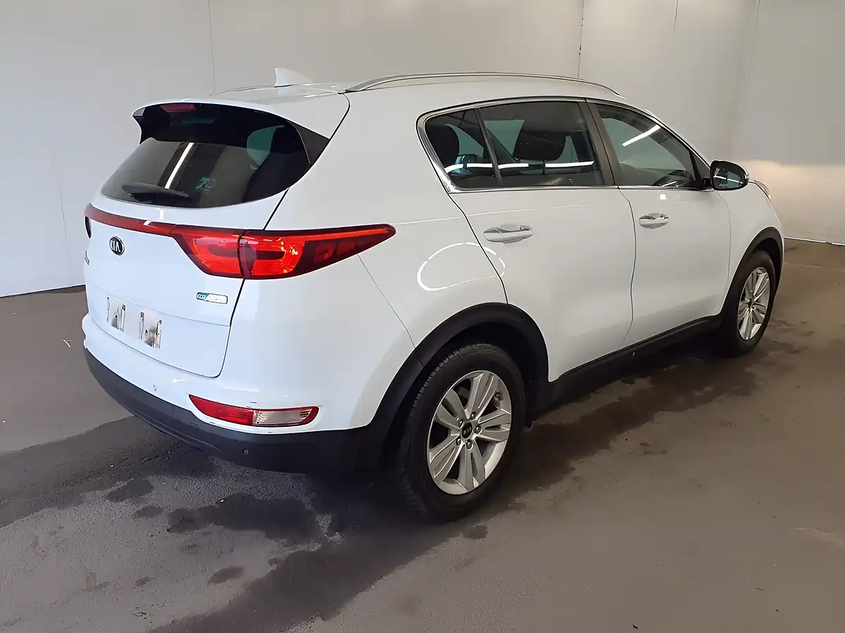 Used 2017 Kia Sportage 2 White - Interior and Exterior details 7