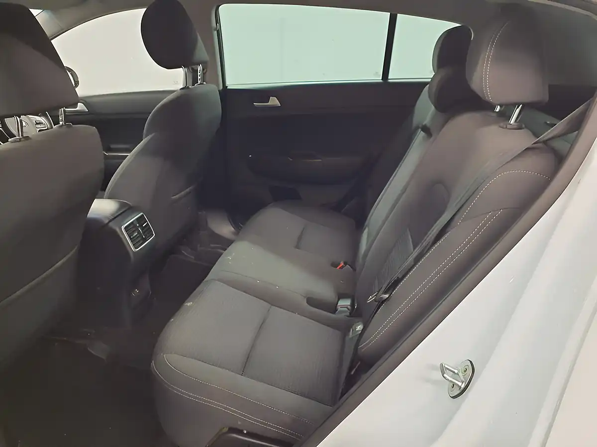 Used 2017 Kia Sportage 2 White - Interior and Exterior details 9