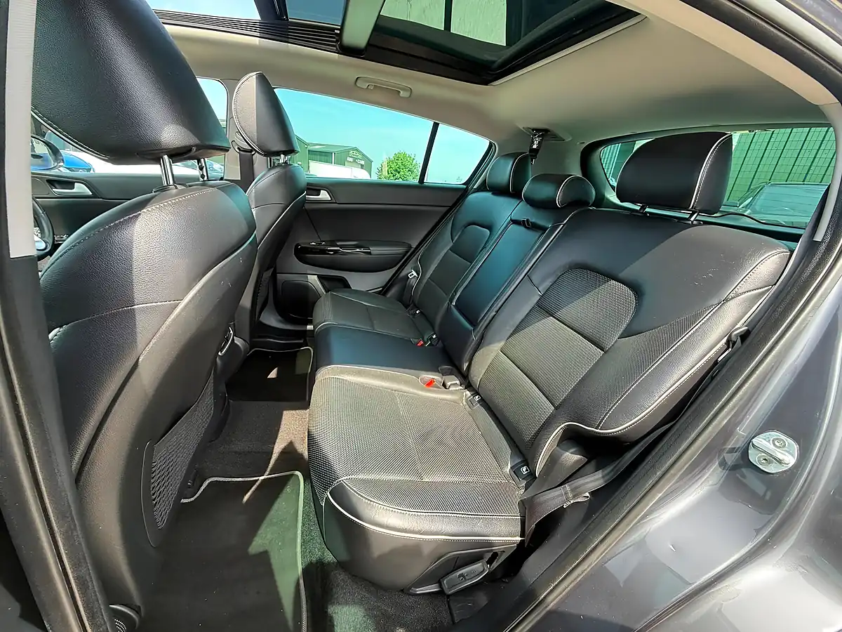 Used 2017 Kia Sportage 3 Silver - Interior and Exterior details 11