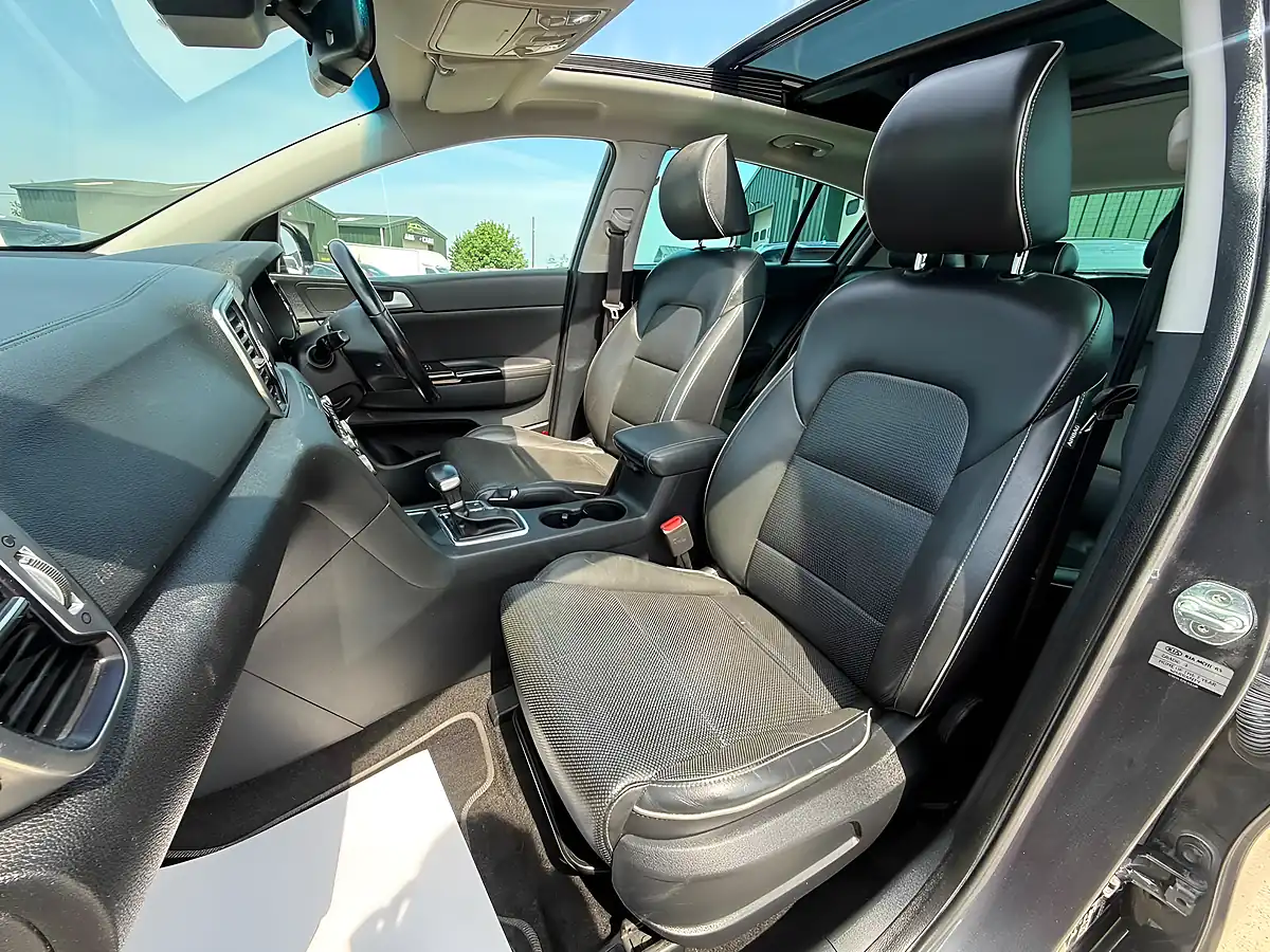 Used 2017 Kia Sportage 3 Silver - Interior and Exterior details 19