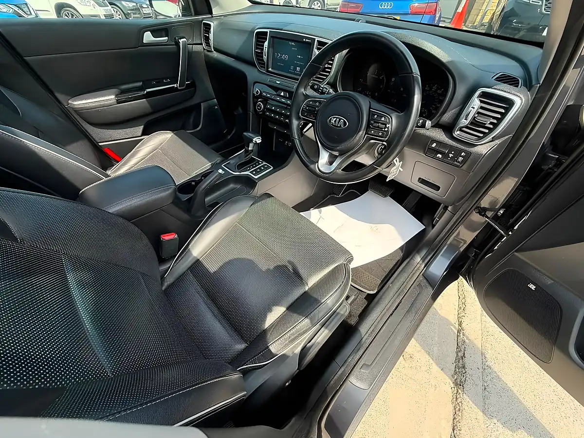 Used 2017 Kia Sportage 3 Silver - Interior and Exterior details 20