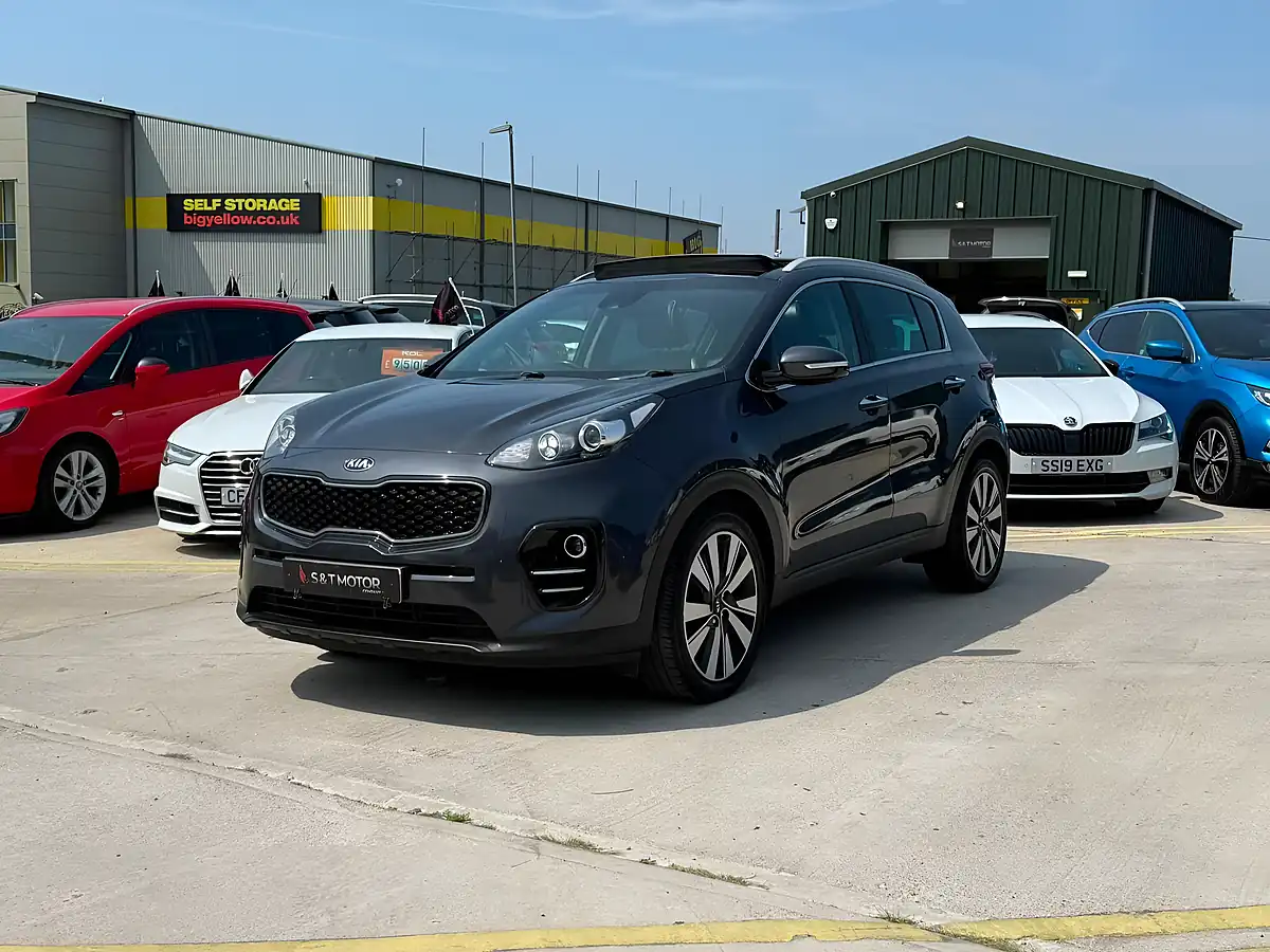 Used 2017 Kia Sportage 3 Silver - Interior and Exterior details 4