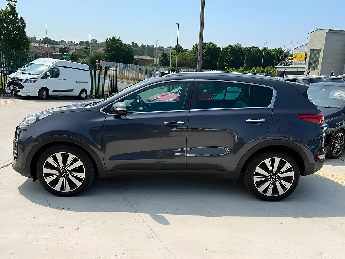 Used 2017 Kia Sportage 3 Silver - Interior and Exterior details 5