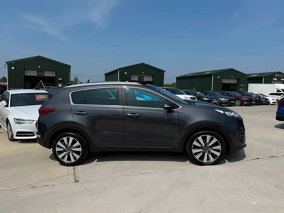 Used 2017 Kia Sportage 3 Silver - Interior and Exterior details 9